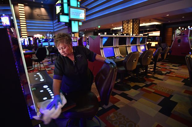 Creating Immersive Environments Virtual Reality in Casino Solutions